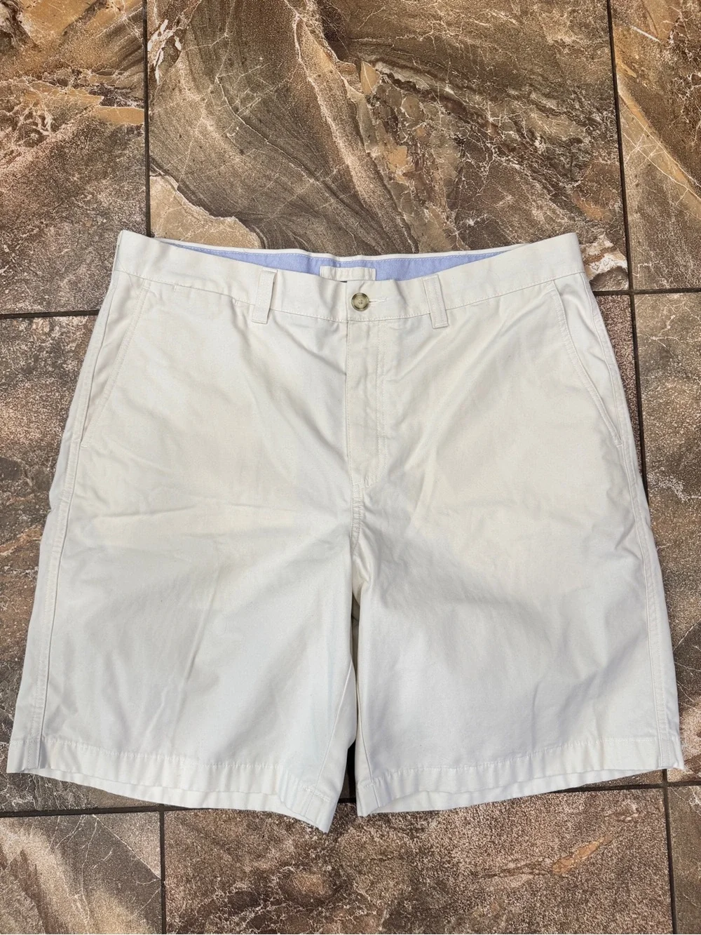 L.L Bean Men’s Chino Shorts Cream Beige Size 38 9